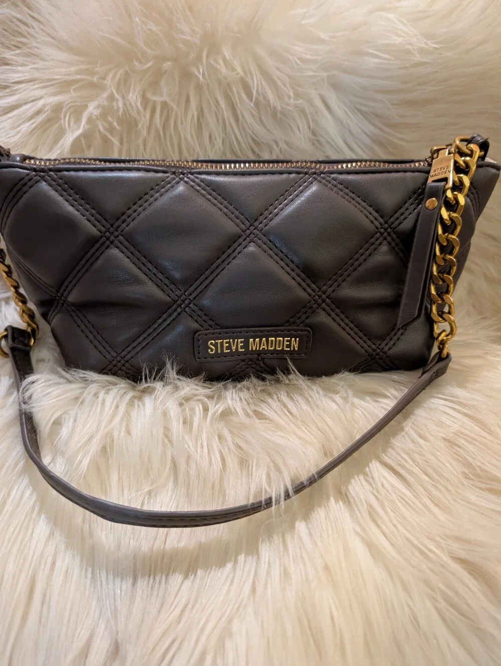 Steve Madden Mini Quilted Chain-Trim  Bag in An Olive Green/Grey
